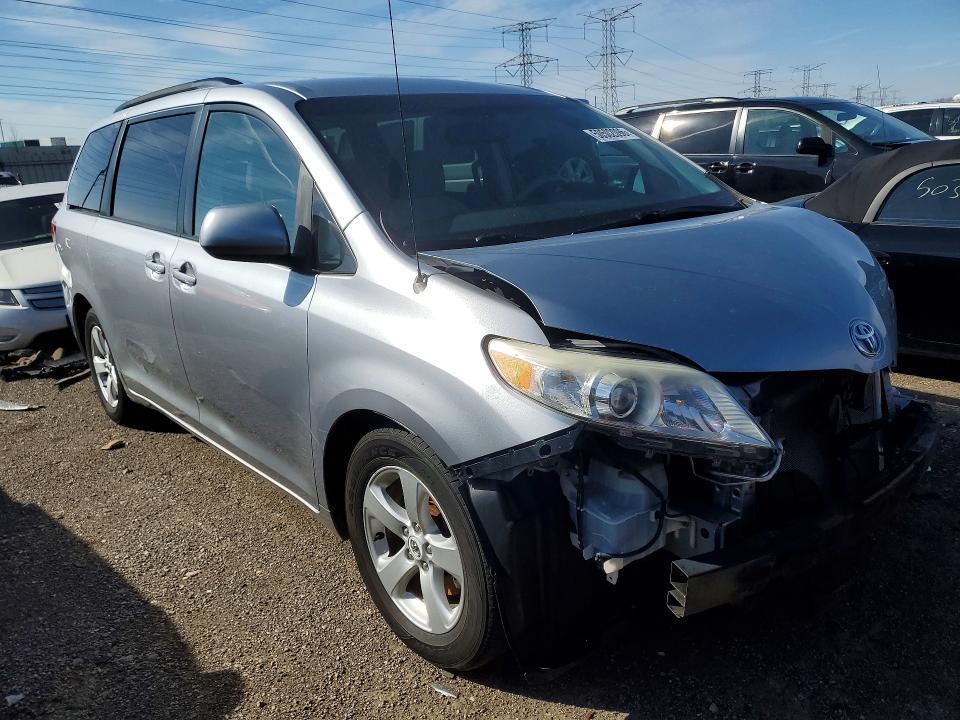 2012 Toyota Sienna le