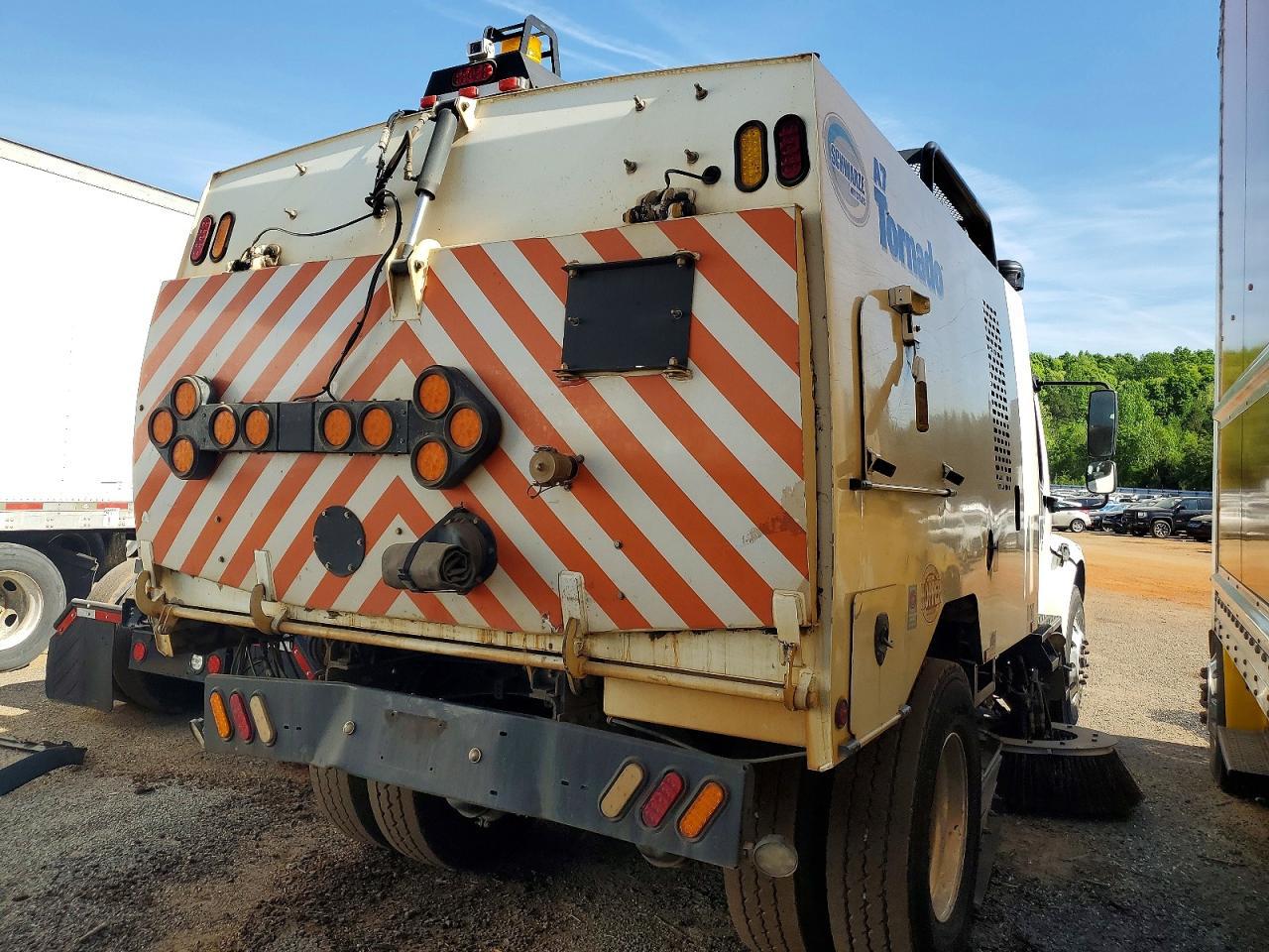 2020 Freigliner 2020 Freightliner Business Class M2 Sweeper Truck