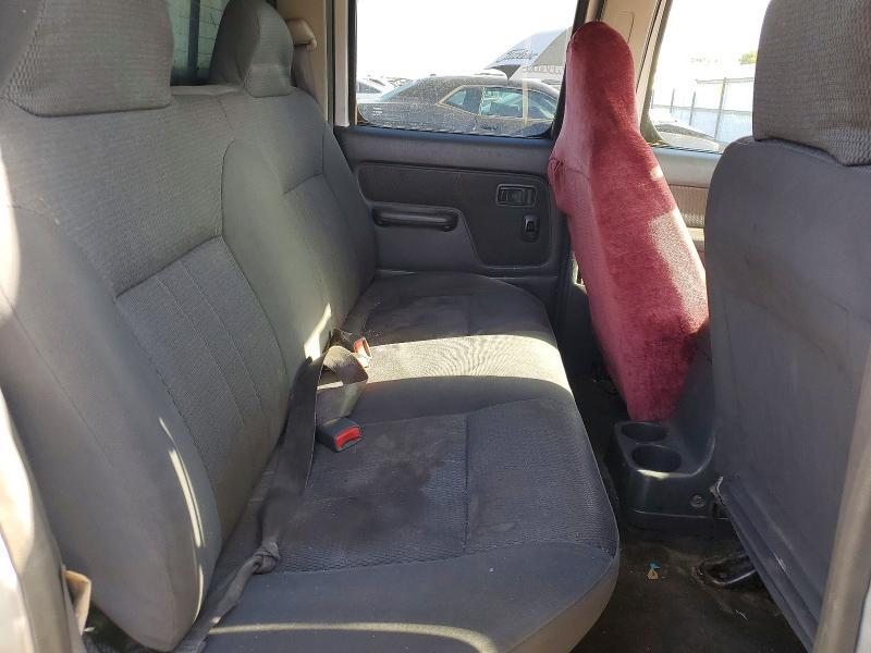 2001 Nissan Frontier xe