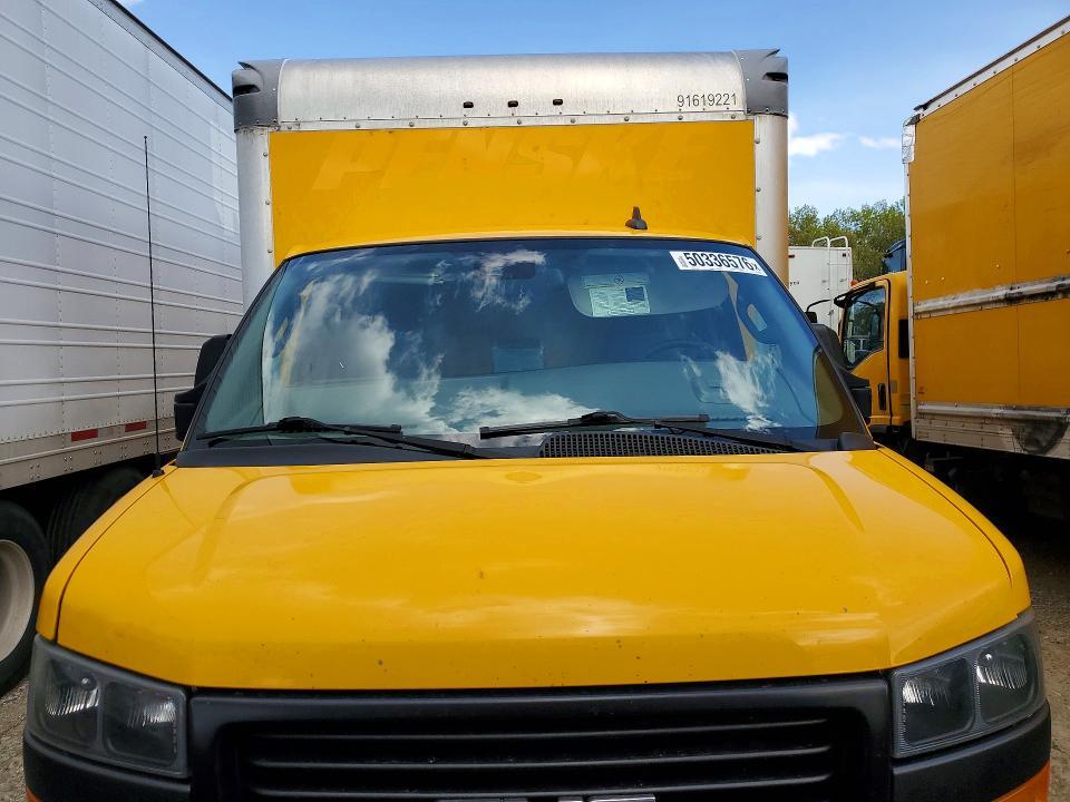 2021 GMC Savana BOX Truck