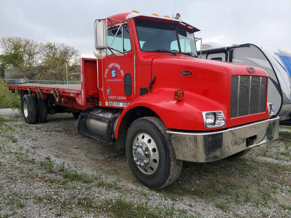 2003 Peterbilt 330 Flatbed Truck