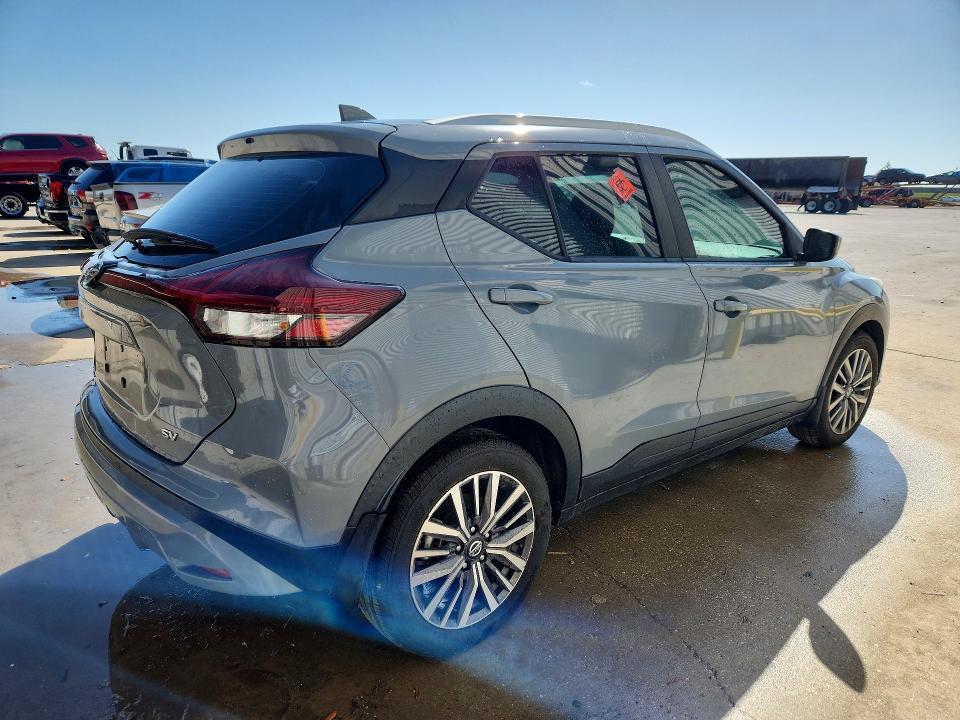 2021 Nissan Kicks sv
