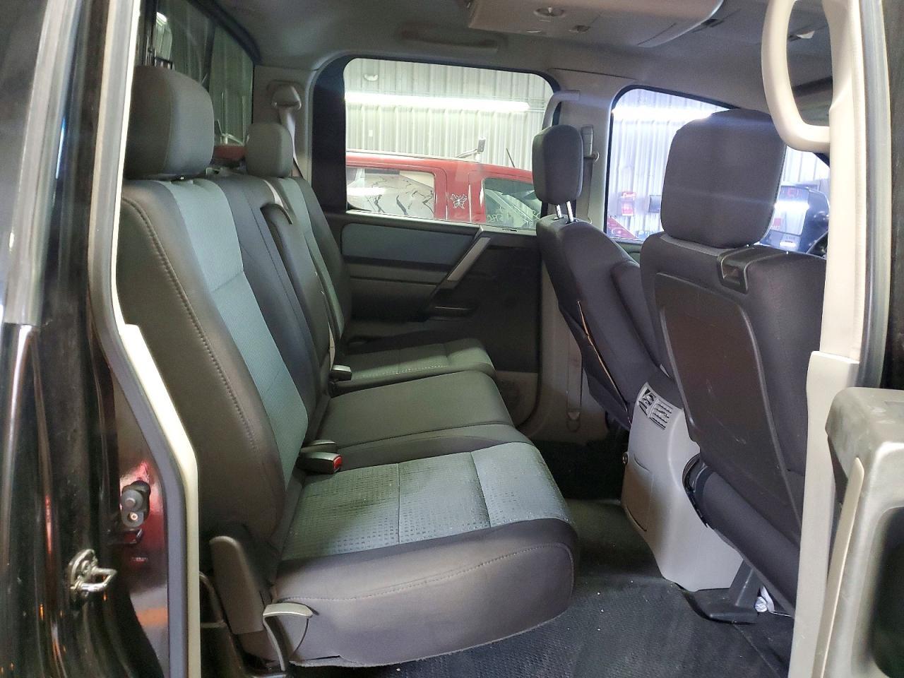 2004 Nissan Titan XE