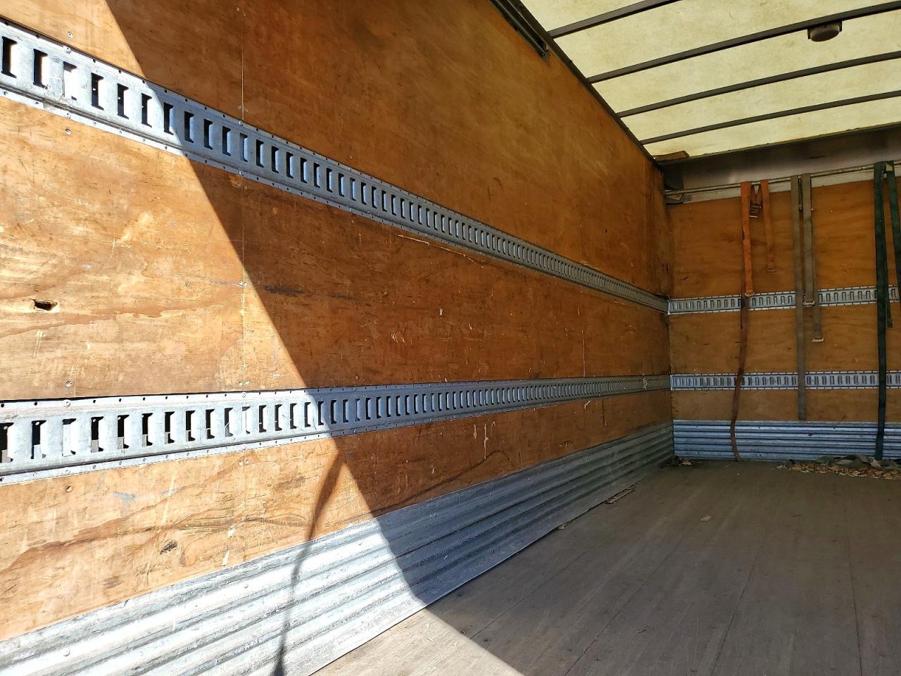 2014 Mitsubishi Fuso BOX Truck