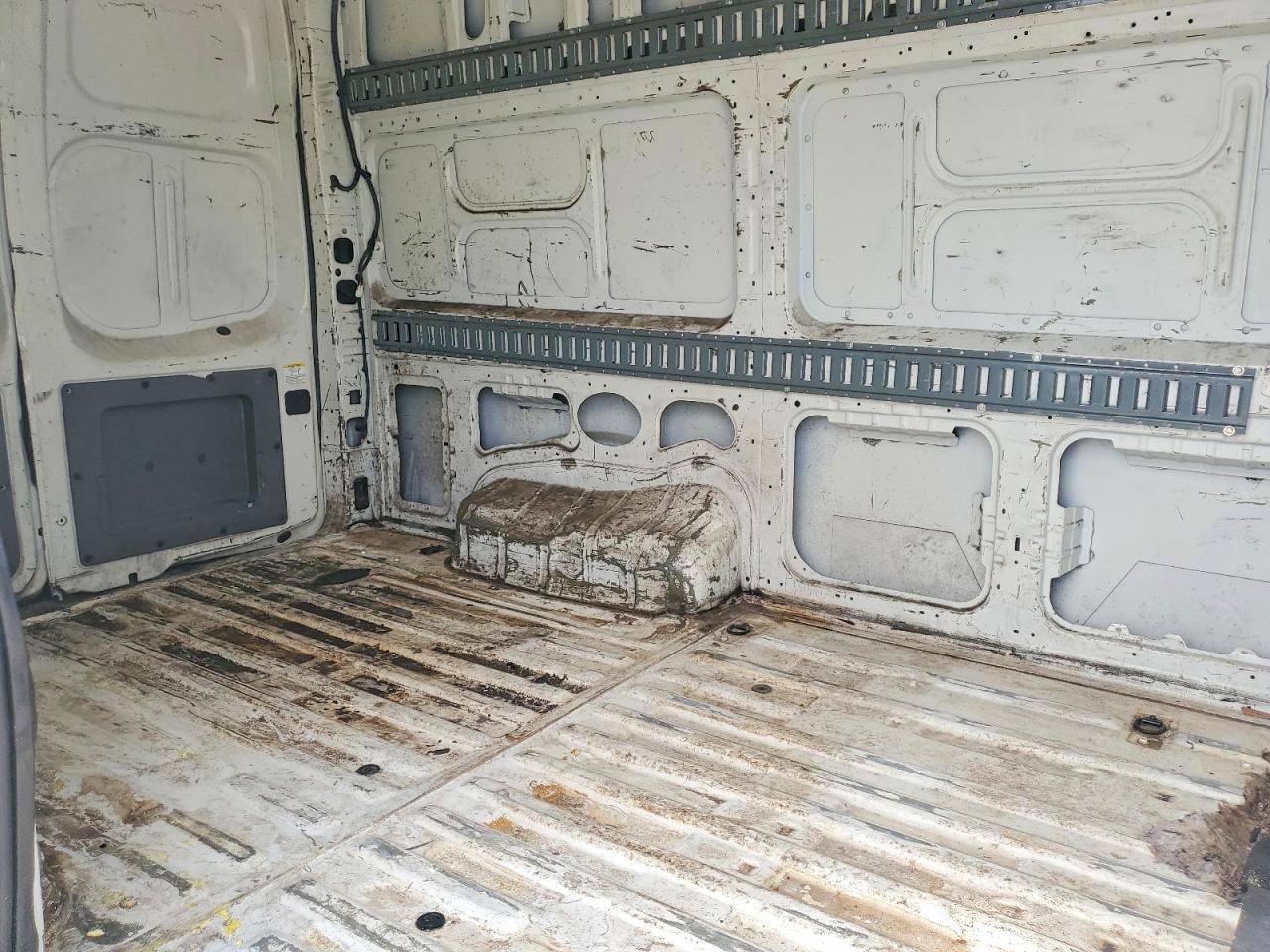 2012 Niss AN NV 1500 Delivery Van