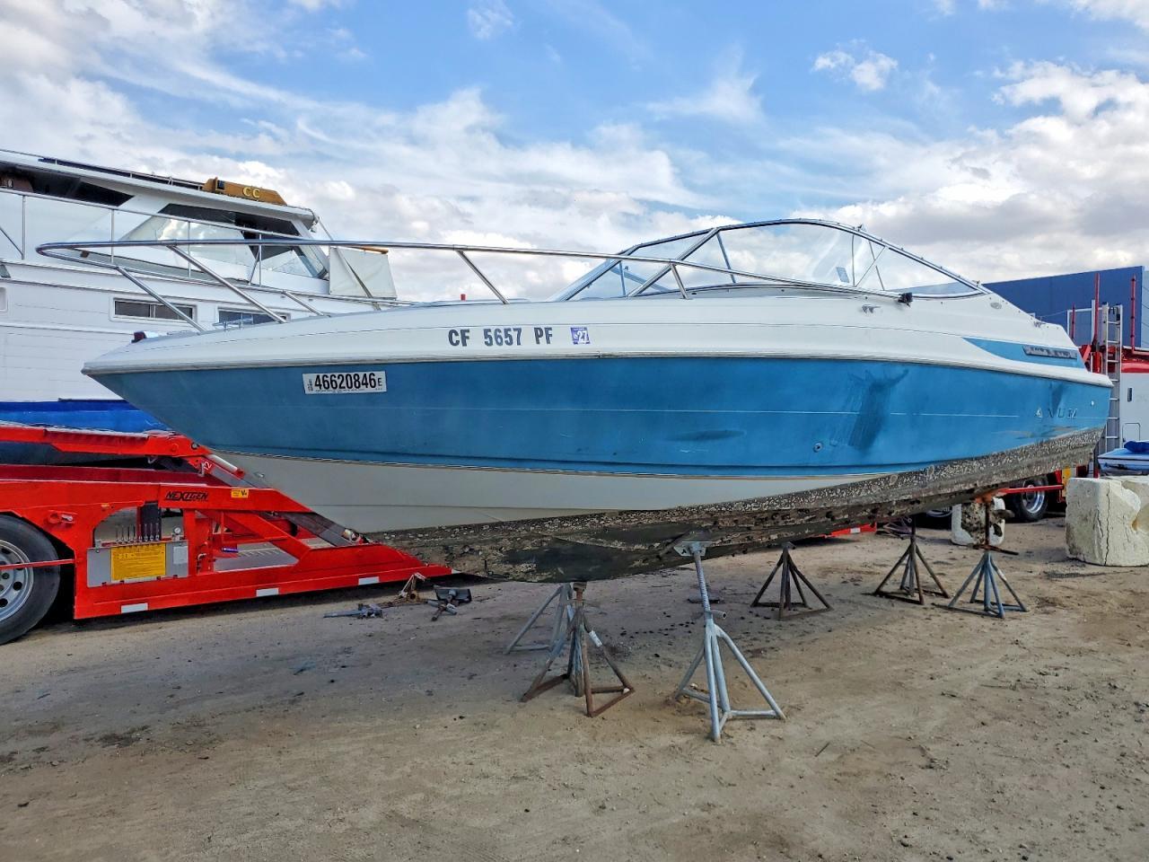 1998 Maxum Boat