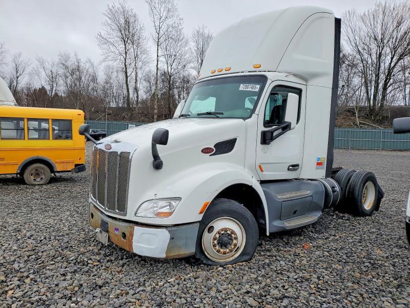2017 Peterbilt 579 Semi Truck