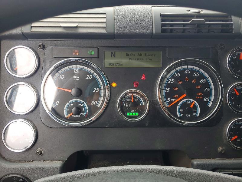 2017 Freigliner 2017 Freightliner Cascadia 125 Semi Truck