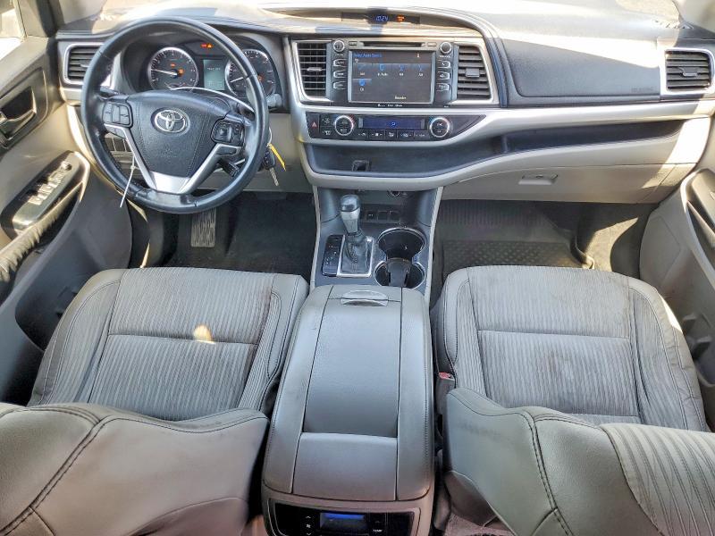 2016 Toyota Highlander le Plus