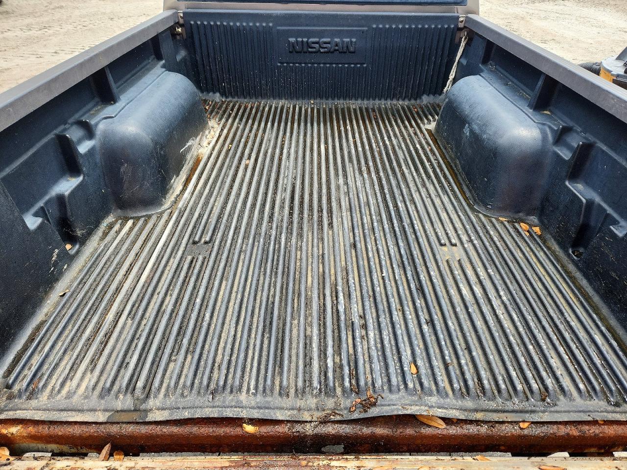 2004 Nissan Frontier Standard