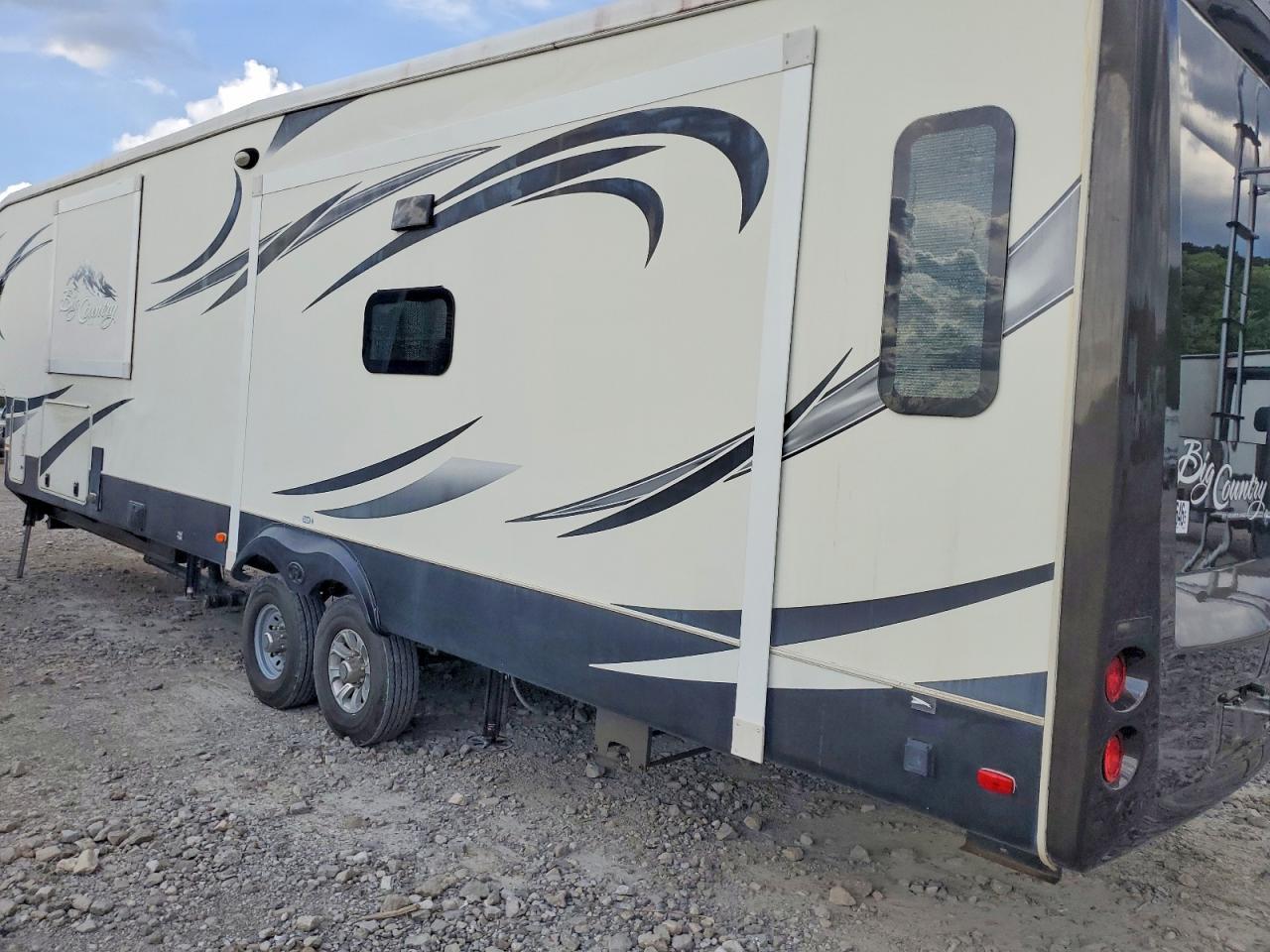 2015 Heartland BIG Country Camper