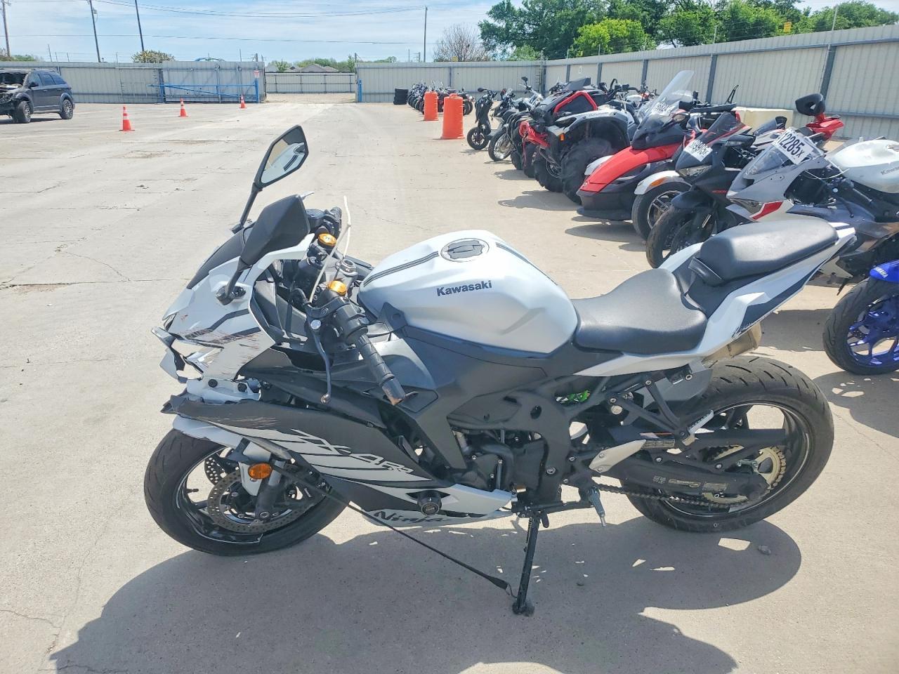2025 Kawasaki ZX400 S