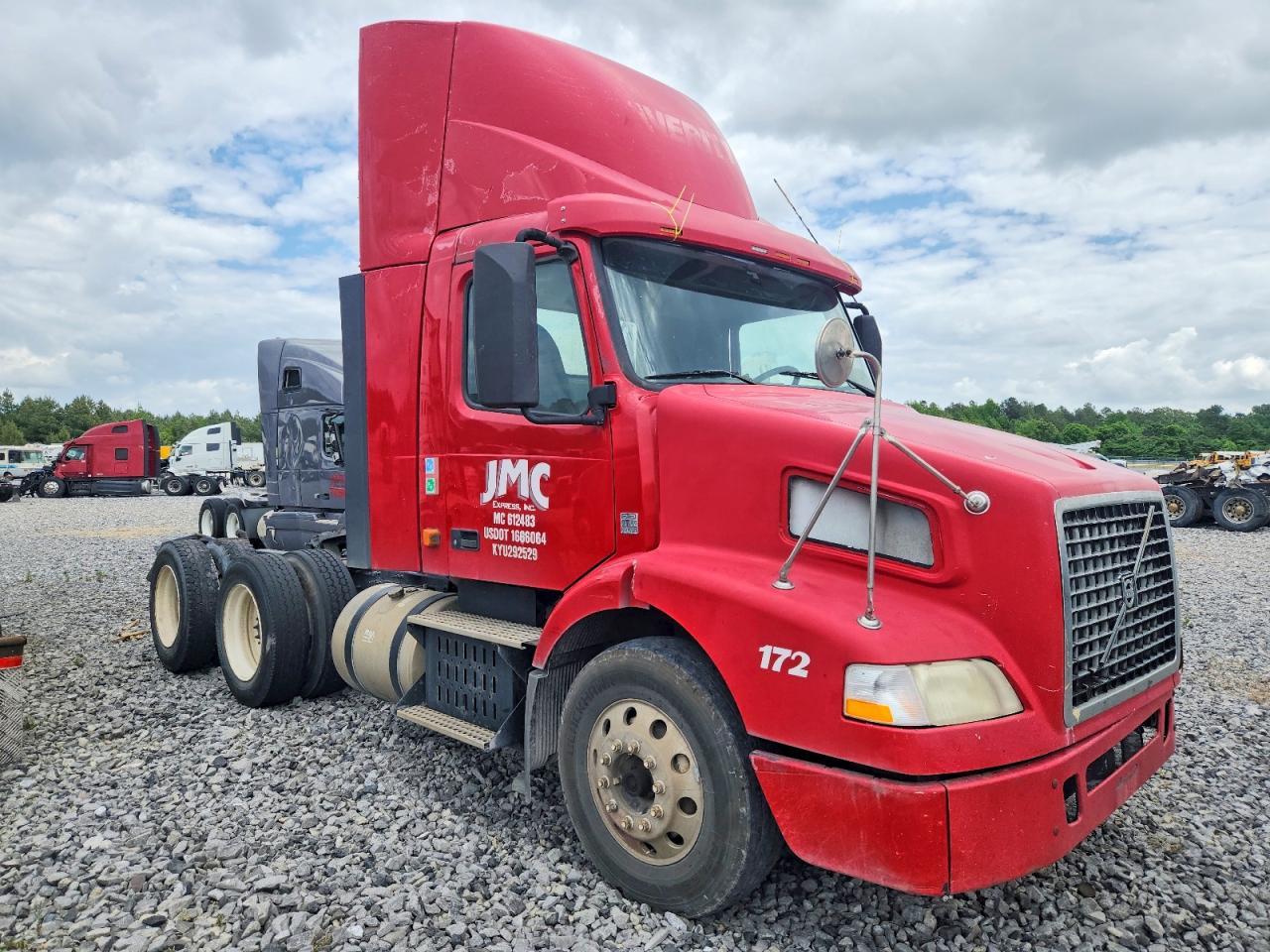 2013 Volvo VNM Semi Truck