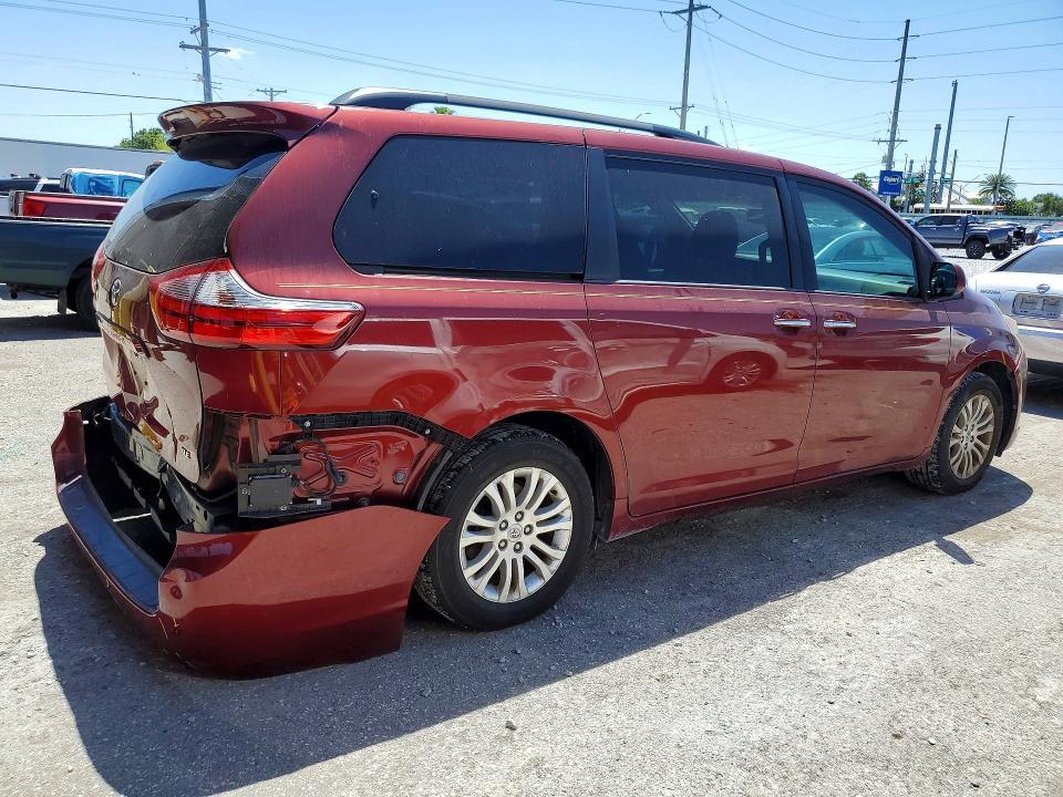 2017 Toyota Sienna xle 8-passenger