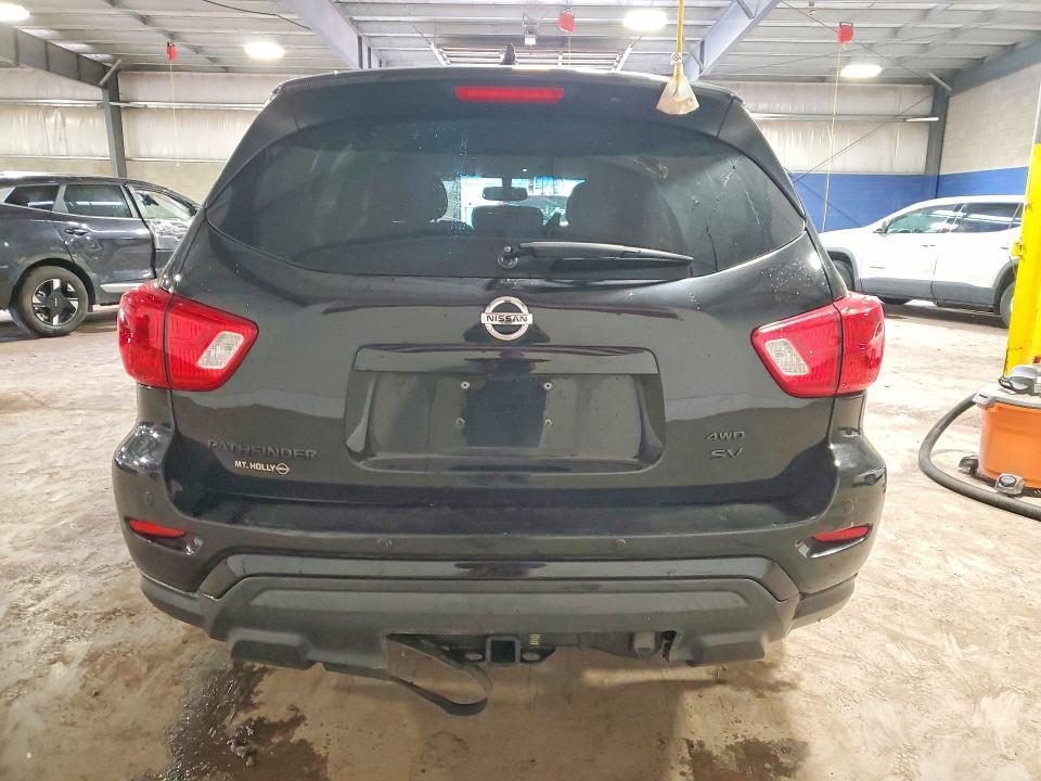 2019 Nissan Pathfinder sv
