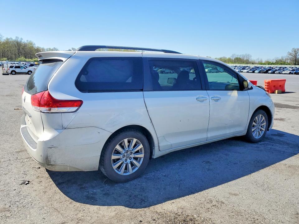 2012 Toyota Sienna Limited 7-passenger
