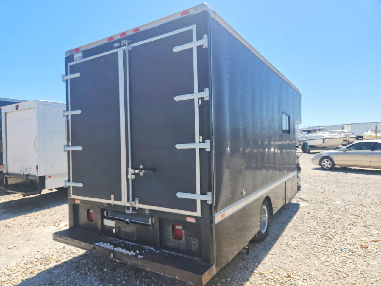 2004 GMC Savana BOX Truck