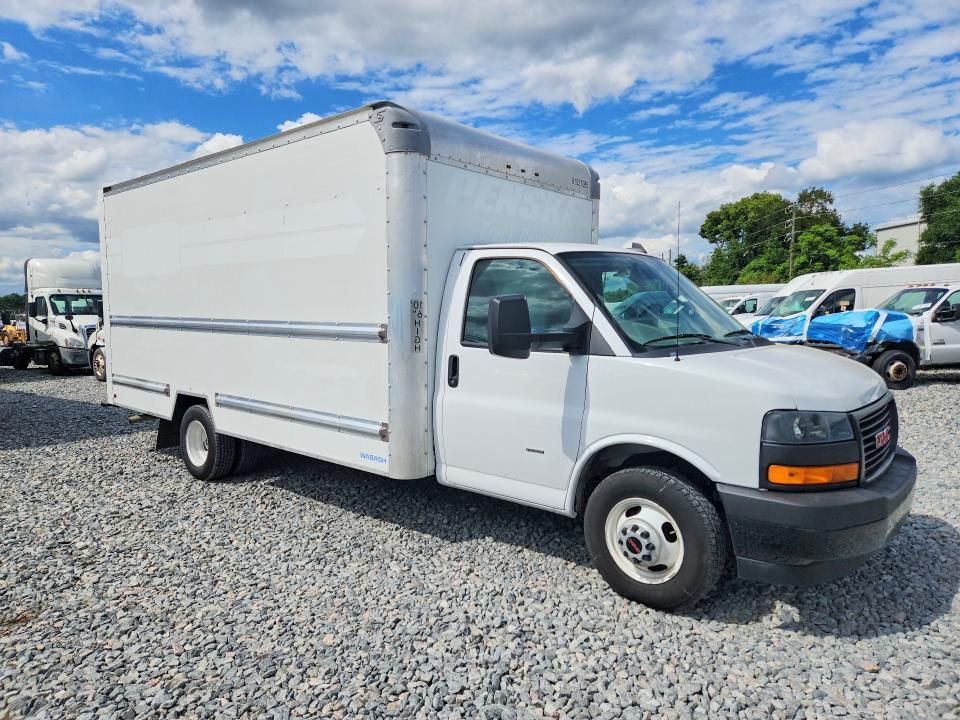 2022 GMC Savana BOX Truck