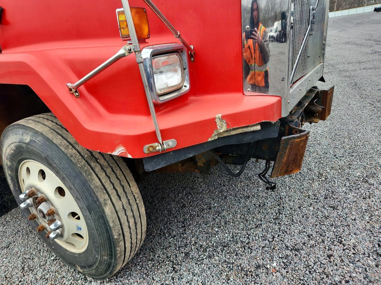2000 Volvo ACL Semi Truck