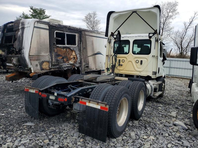 2021 Freigliner 2021 Freightliner Cascadia 116 Semi Truck