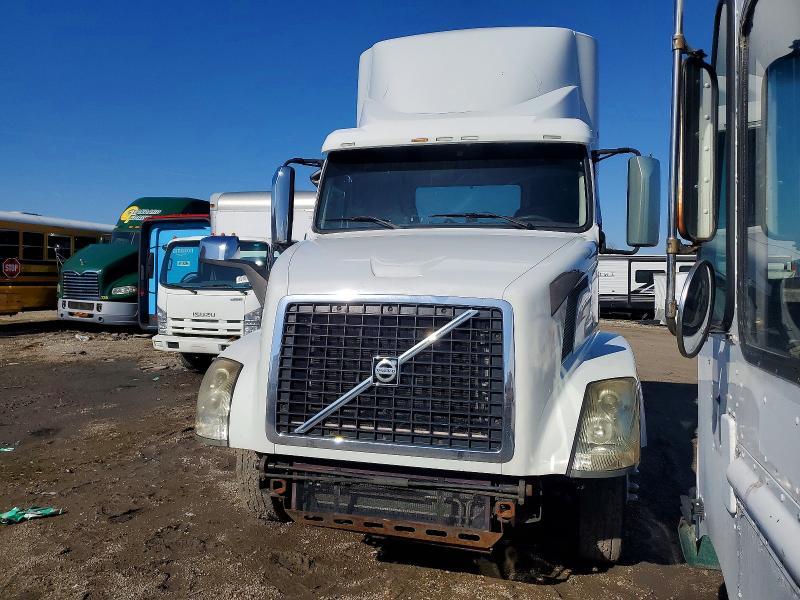 2014 Volv O VNL Semi Truck