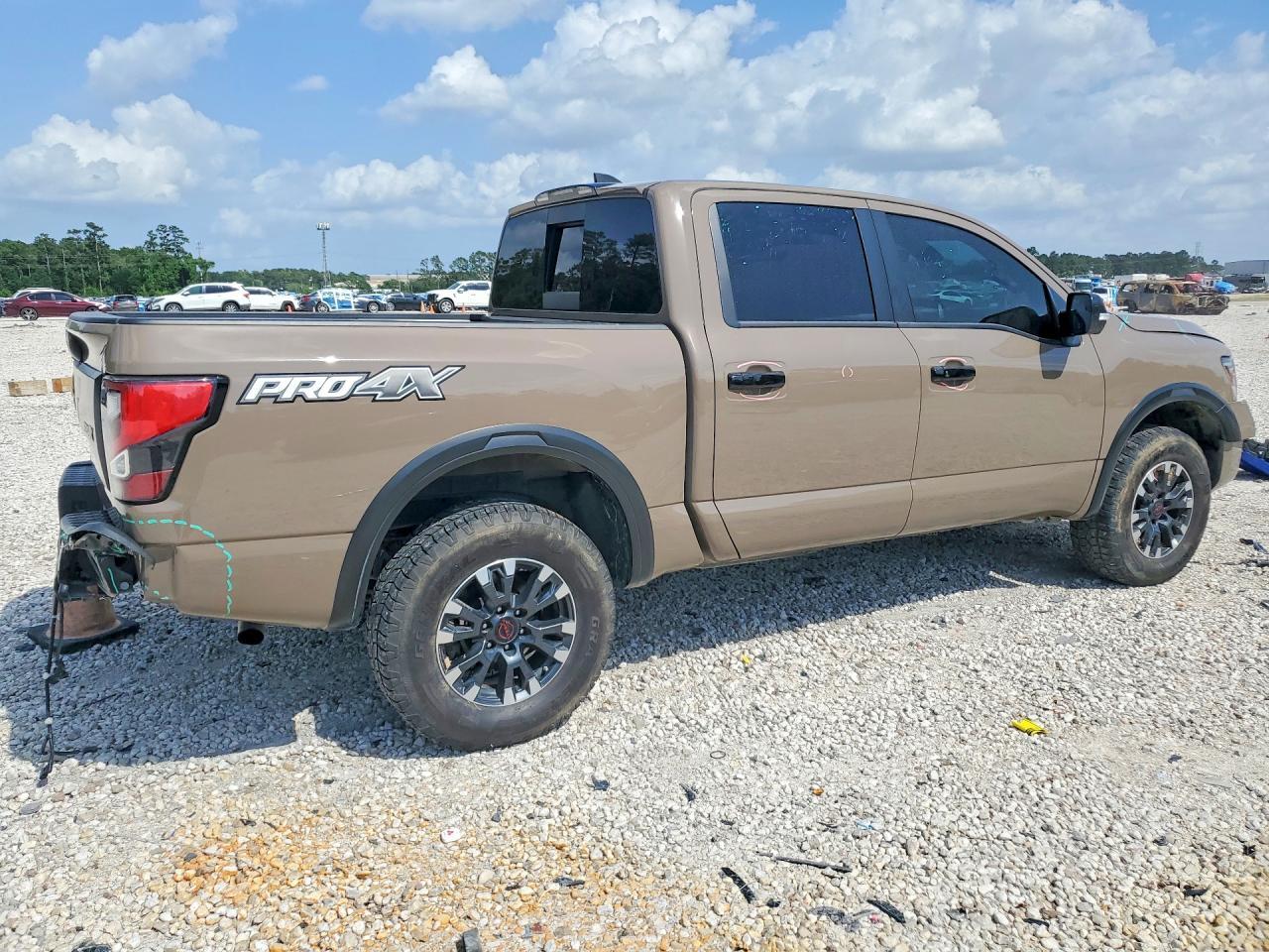 2024 Nissan Titan SV