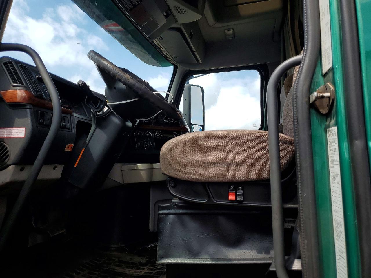 2006 Volvo VN VNL-Semi Truck