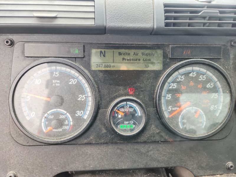 2018 Freightliner Cascadia 113 Semi Truck