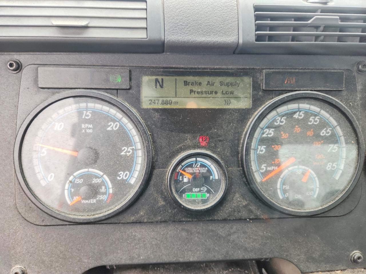 2018 Freightliner Cascadia 113 Semi Truck