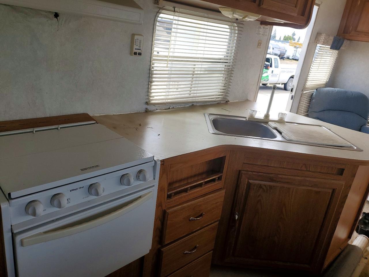 2003 Pioneer 2003 Fleetwood Pioneer Camper