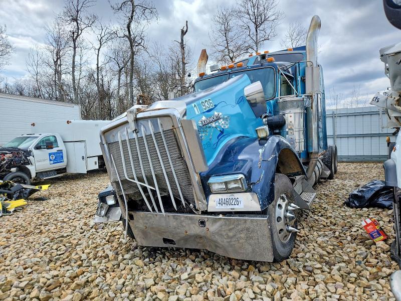2000 Kenworth W900 Semi Truck