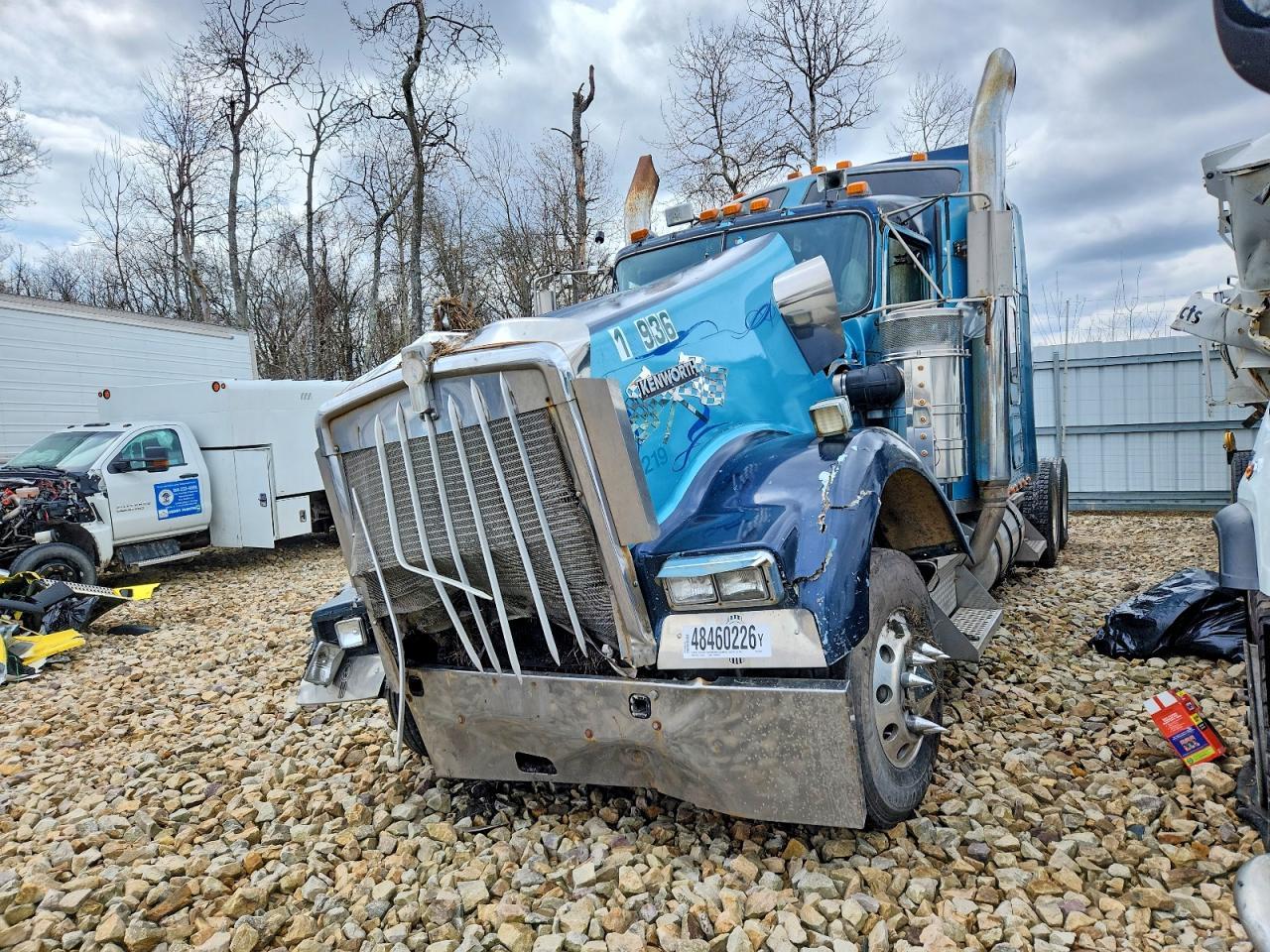2000 Kenworth W900 Semi Truck