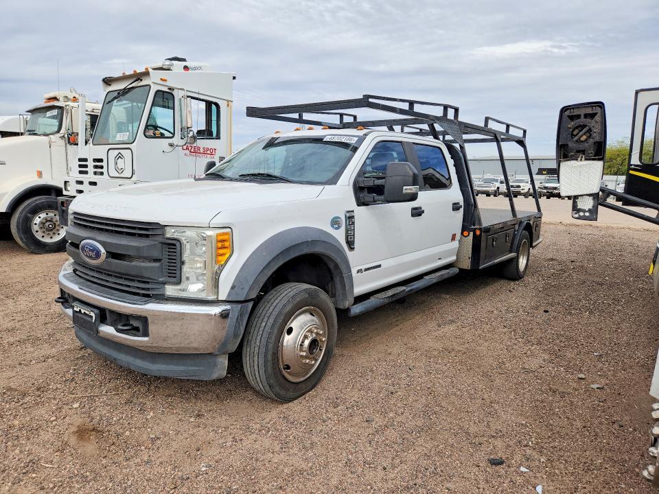 2017 Ford F550 Super Duty Flatbed Truck