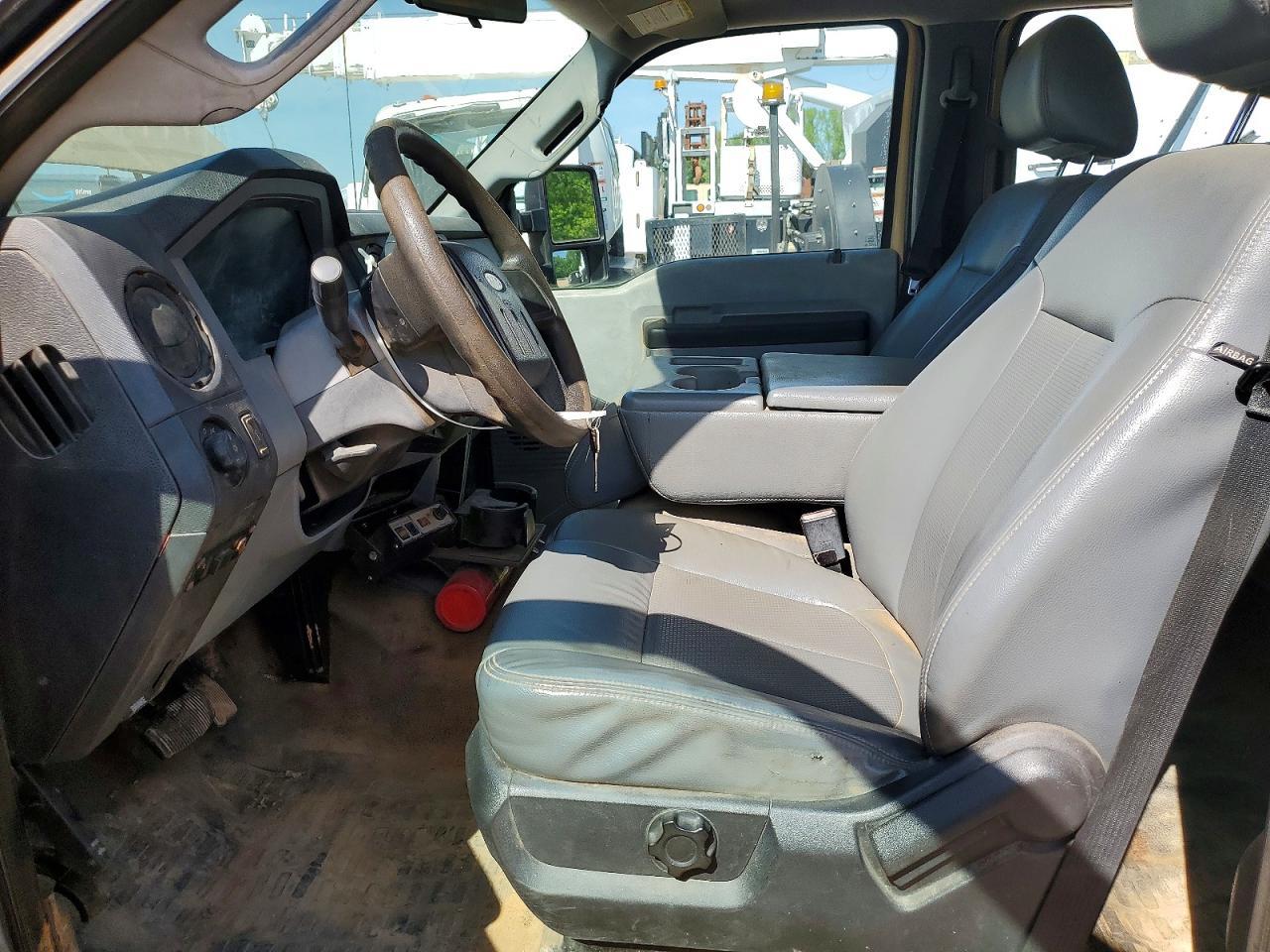 2013 Ford F450 Super Duty Flatbed Truck