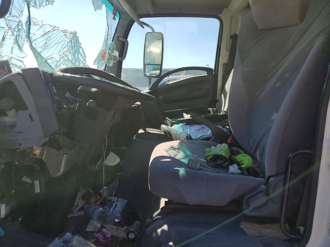 2018 Isuzu NPR HD BOX Truck