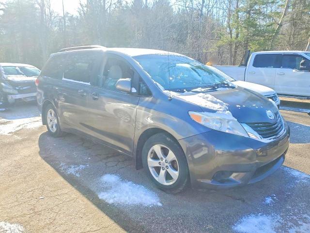 2012 Toyota Sienna le