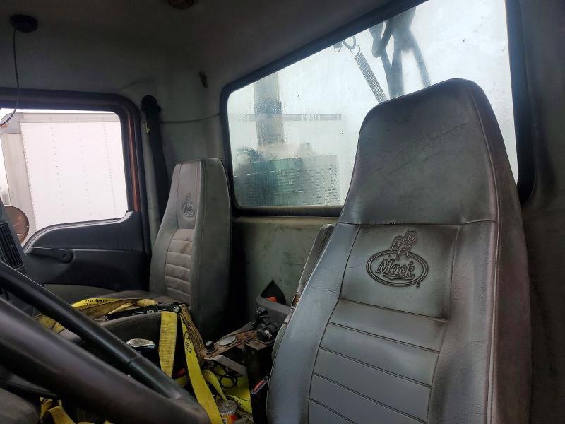 2013 Mack CXU613 Semi Truck