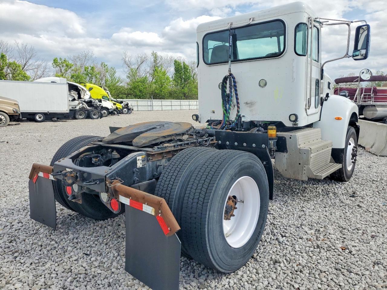 2017 Peterbilt 348 Semi Truck