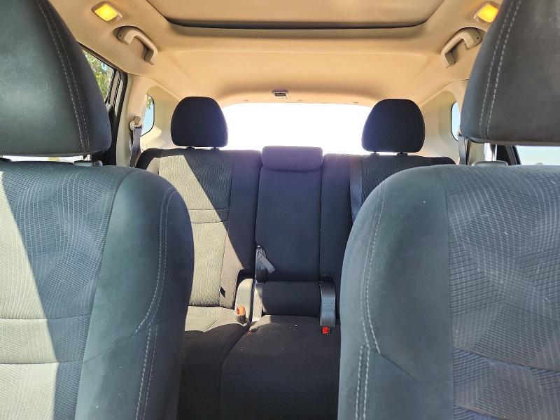 2016 Nissan Rogue sv