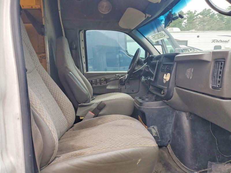 2004 GMC Savana Cutaway G3500