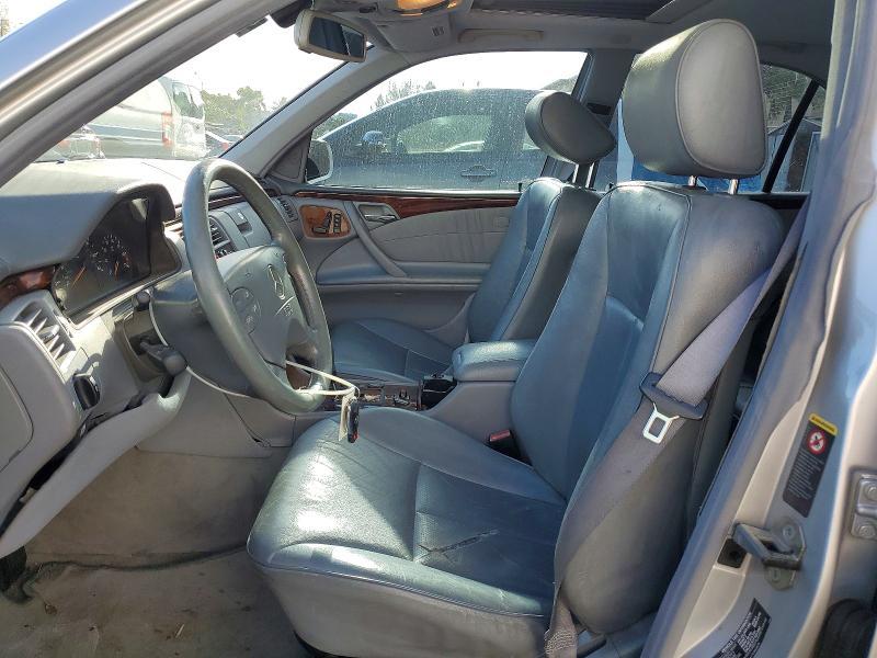 2001 Mercedes-Benz E 320