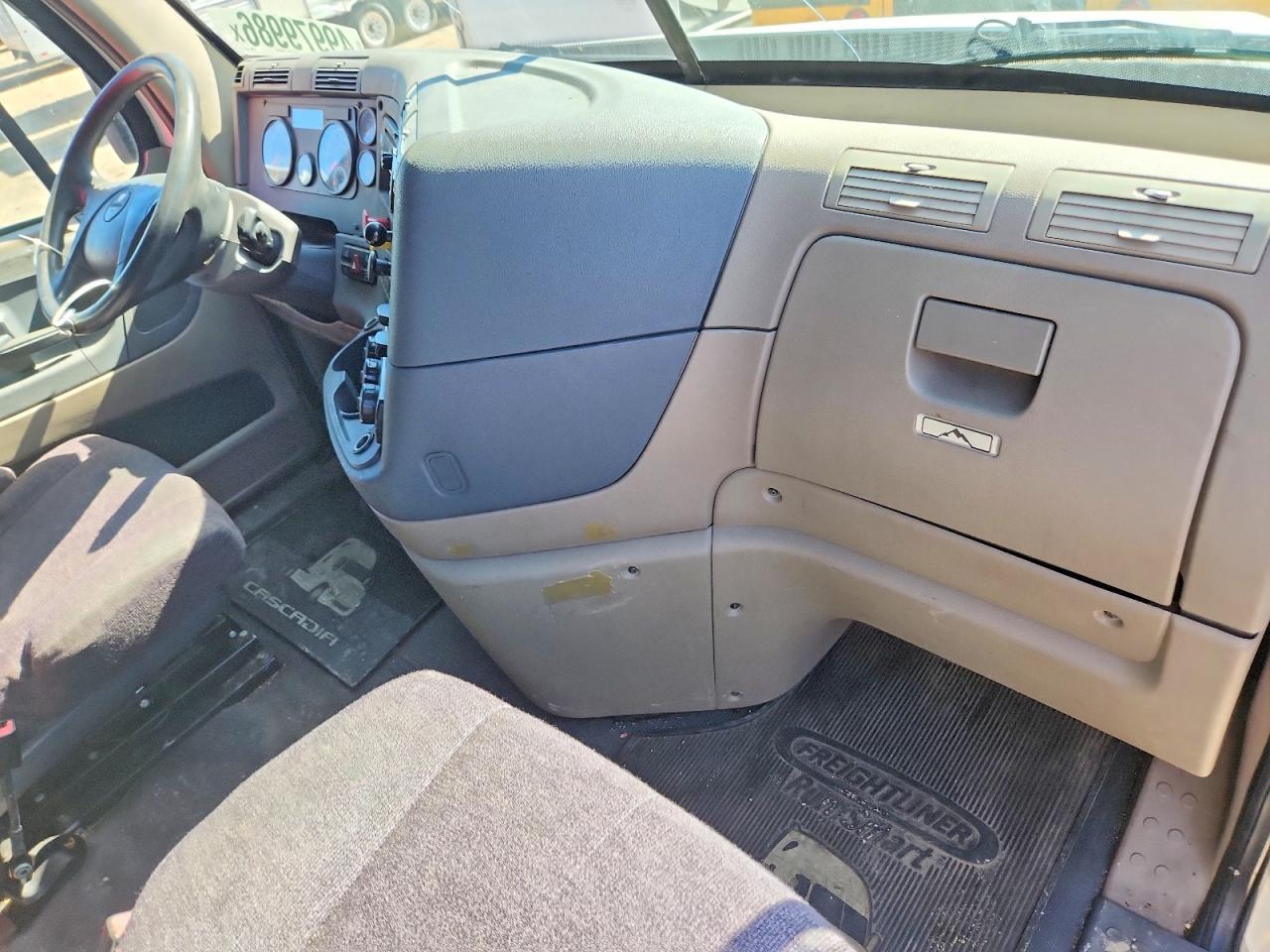 2015 Freigliner 2015 Freightliner Cascadia Semi Truck