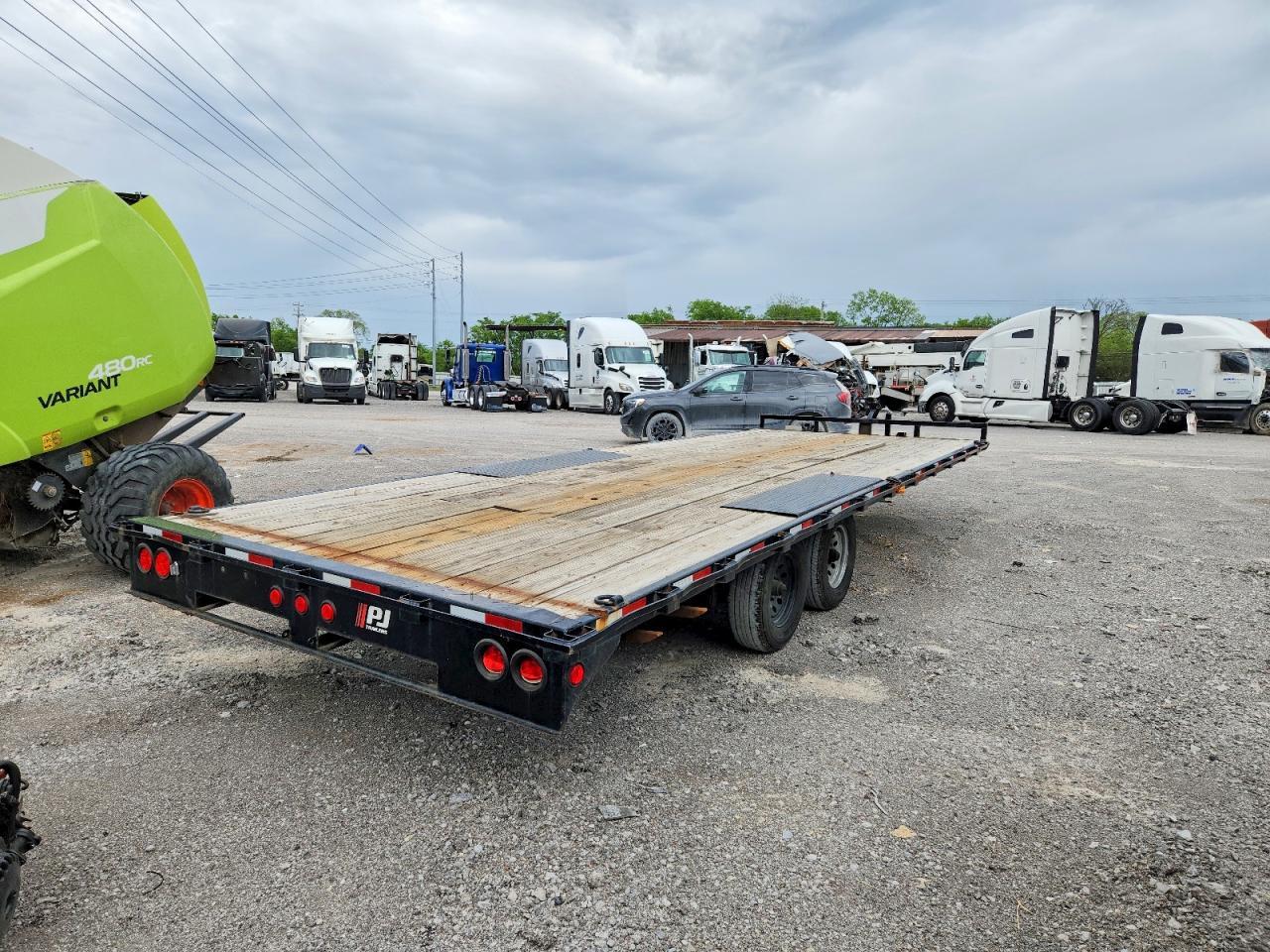 2022 Peterbilt 2022 PJ Equipment Trailer