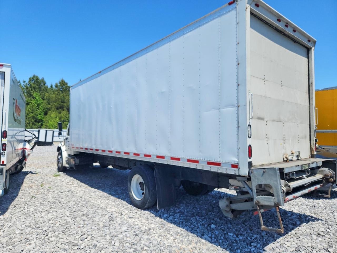 2016 Freigliner 2016 Freightliner Business Class M2 BOX Truck