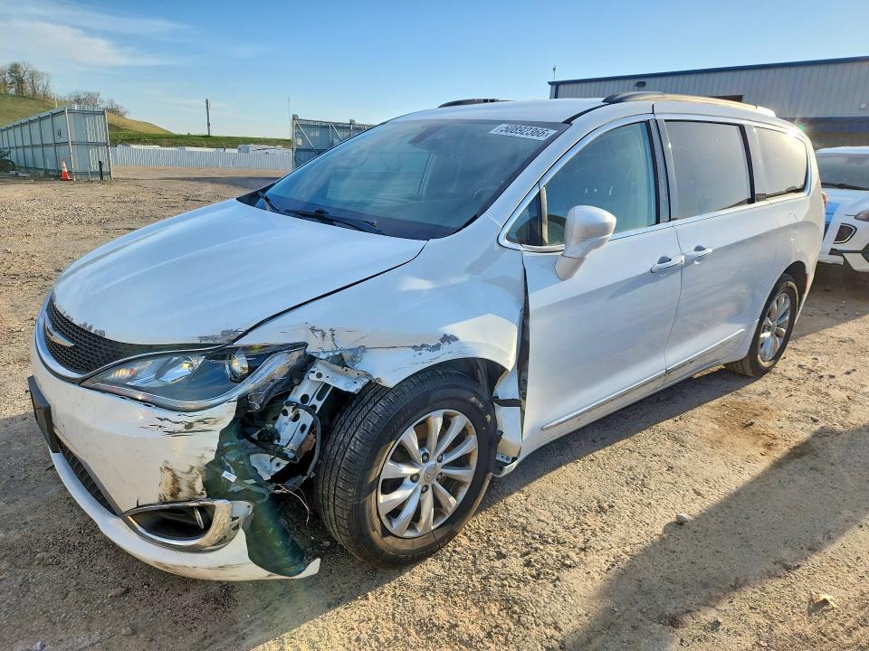 2017 Chrysler Pacifica Touring l