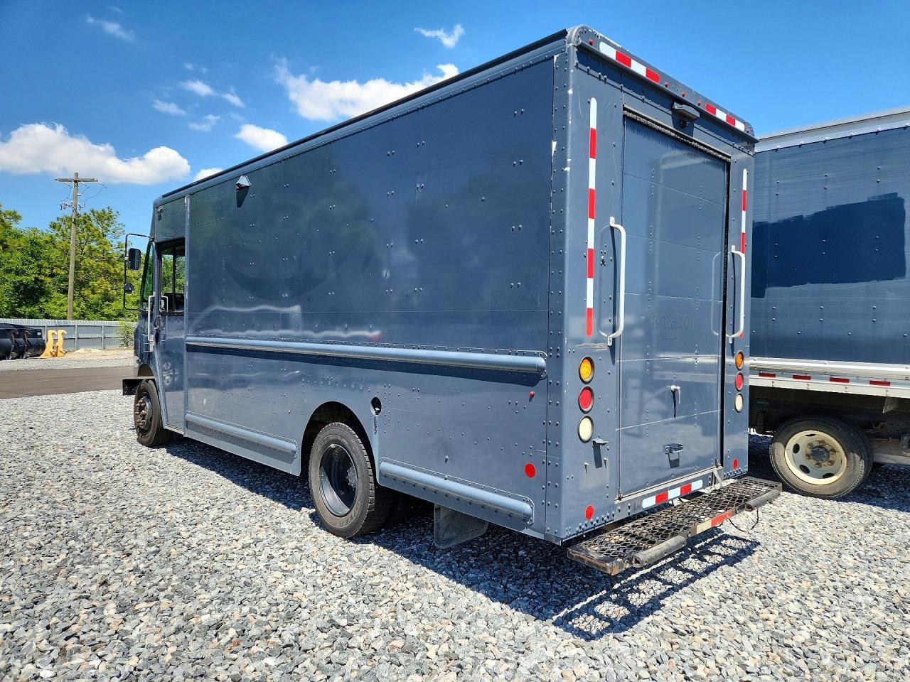 2020 Freightliner MT45G Chassis Delivery Truck