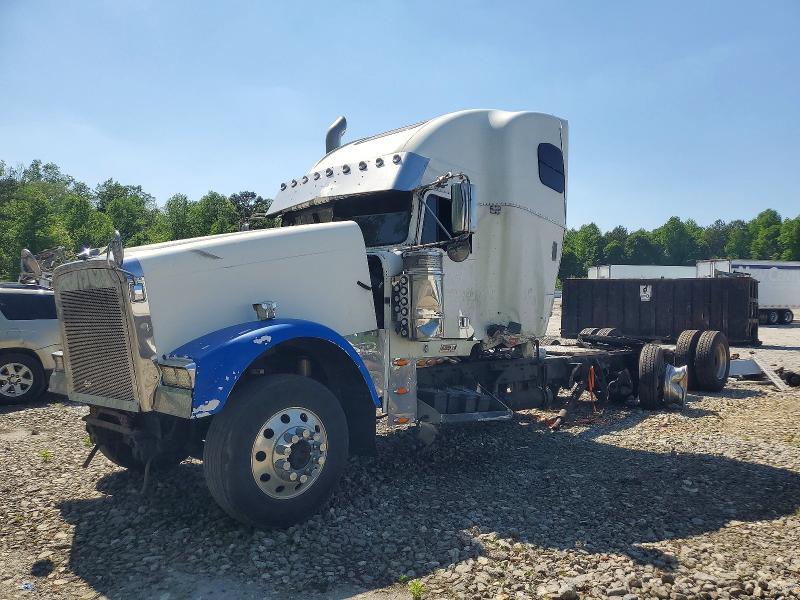 2005 Freightliner Fld132 Semi Truck