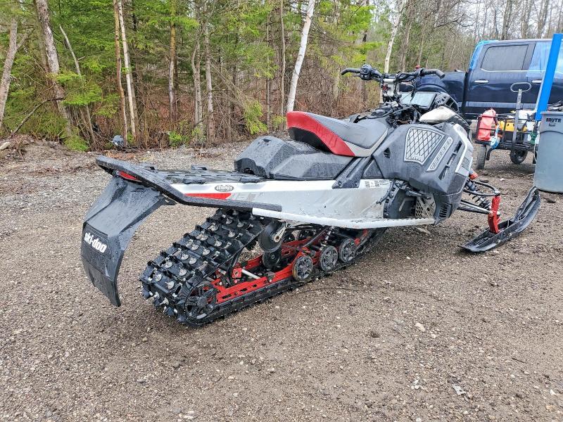2024 Skidoo Renegade
