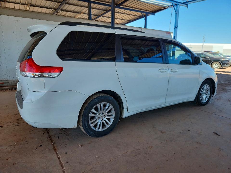 2011 Toyota Sienna le