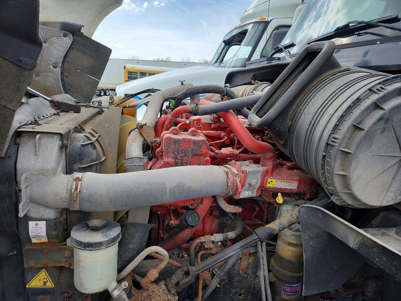 2015 International LF687 Semi Truck
